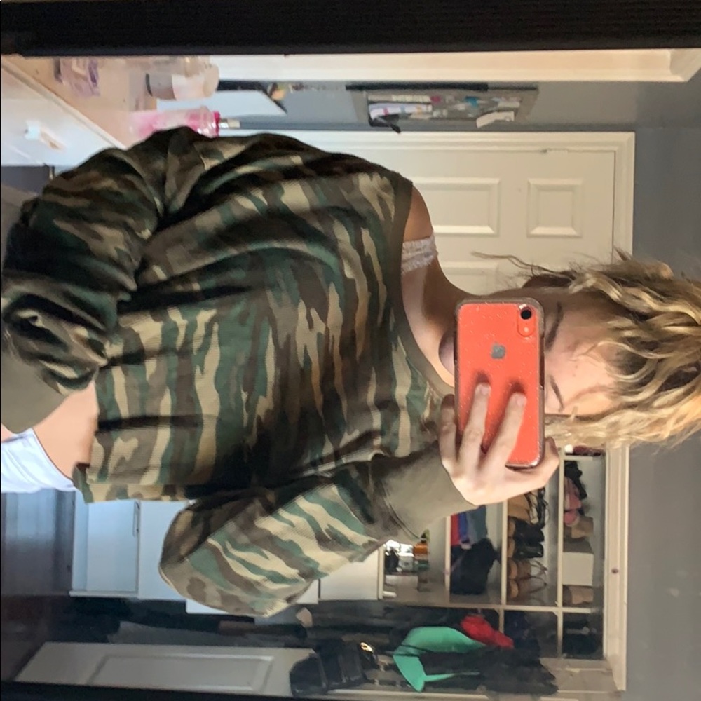 Camo cropped long sleeve